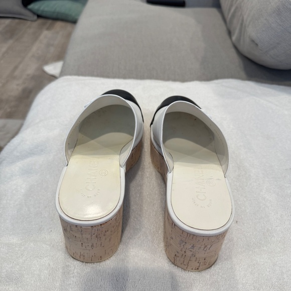 Chanel 2016 Interlocking CC Mule Size 39 white and black - Picture 2 of 8